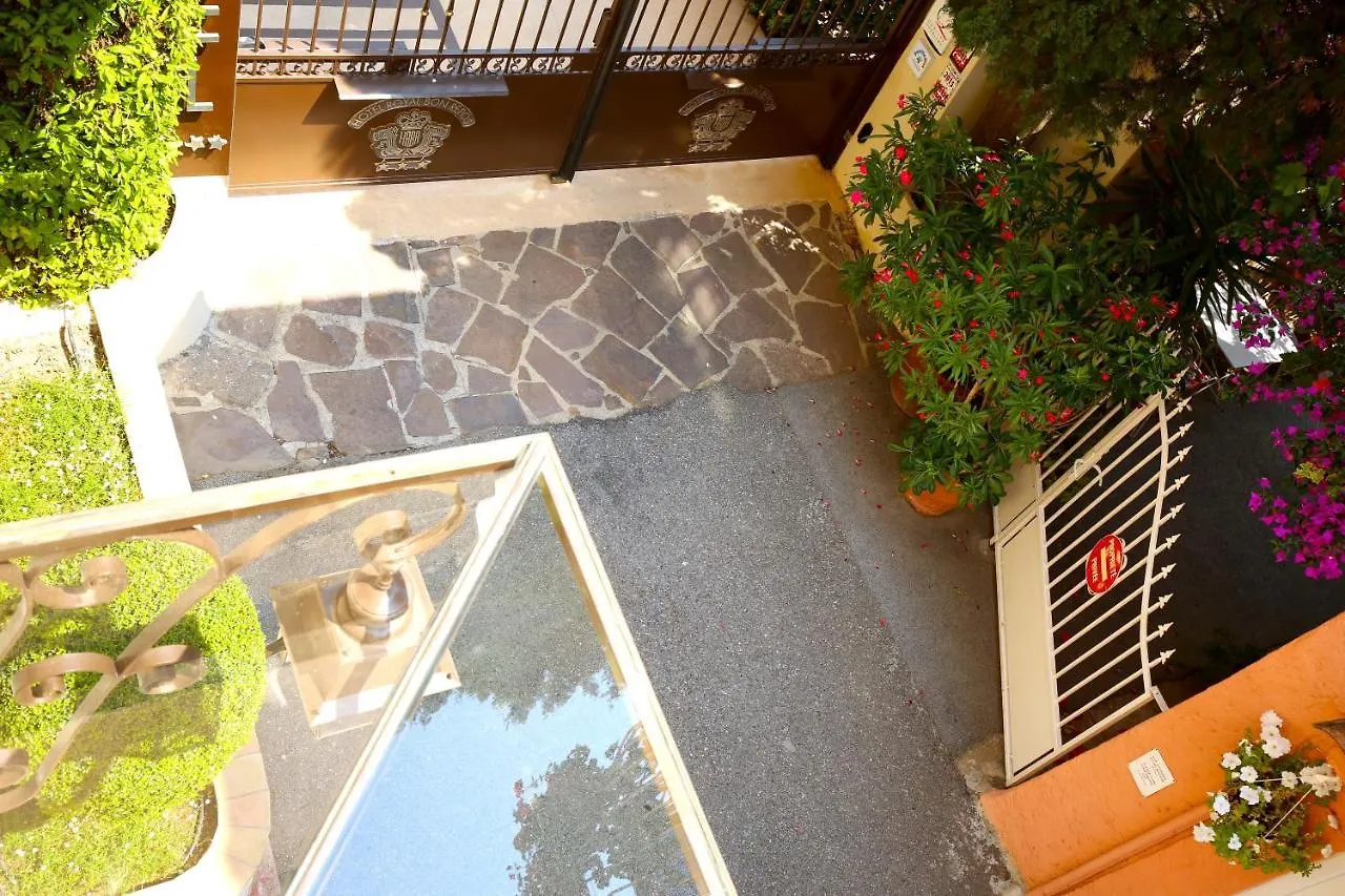 Hotel Royal Bon Repos Sainte-Maxime 3*,